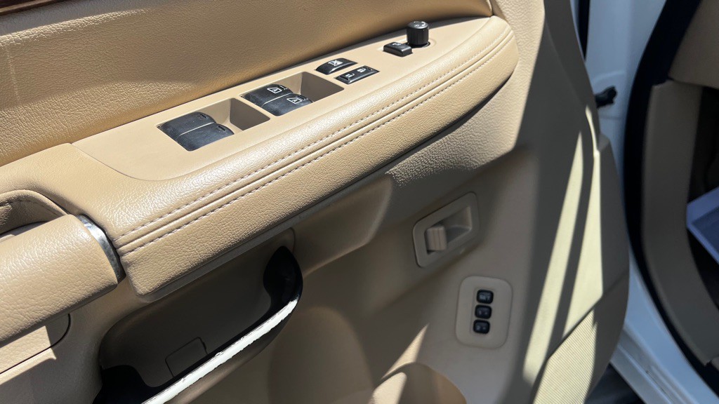2011 Nissan Armada Image 28