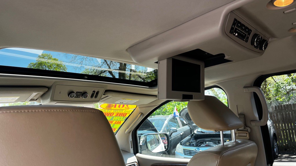 2011 Nissan Armada Image 38