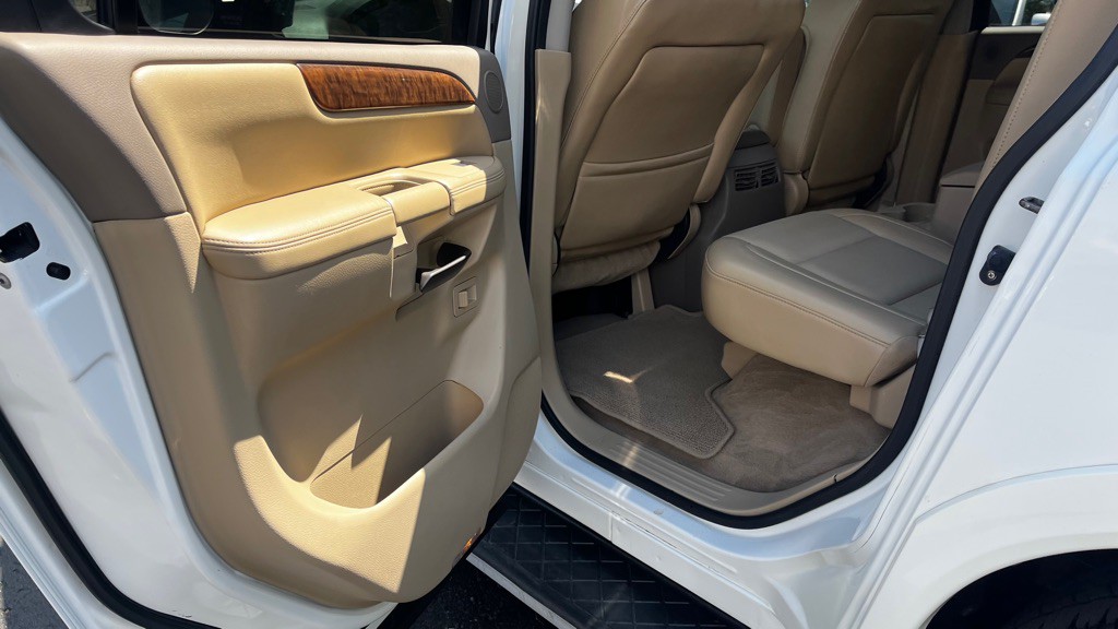 2011 Nissan Armada Image 40