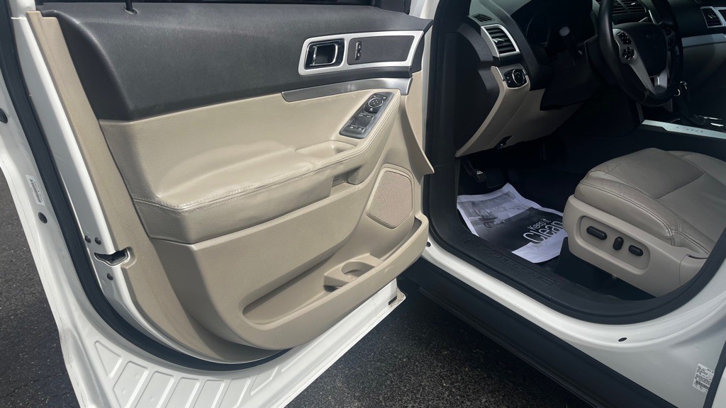 2011 Ford Explorer Image 24