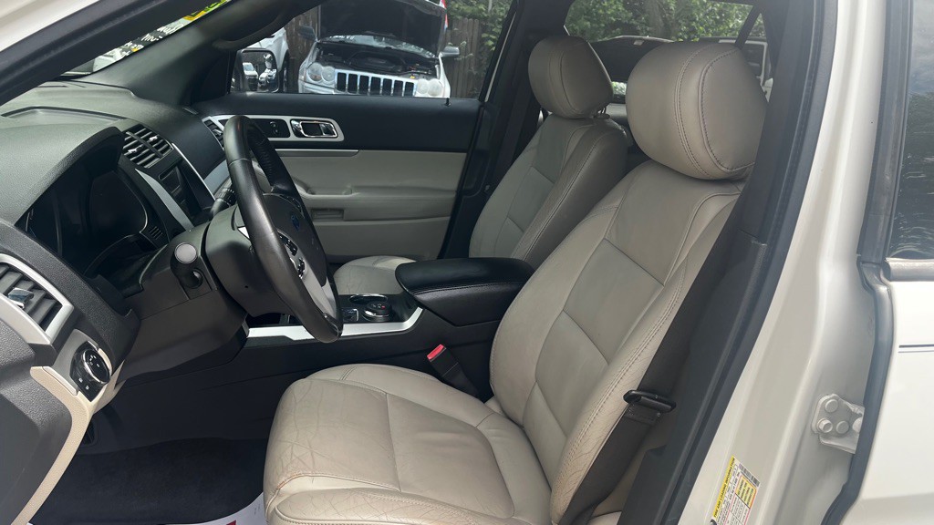 2011 Ford Explorer Image 27