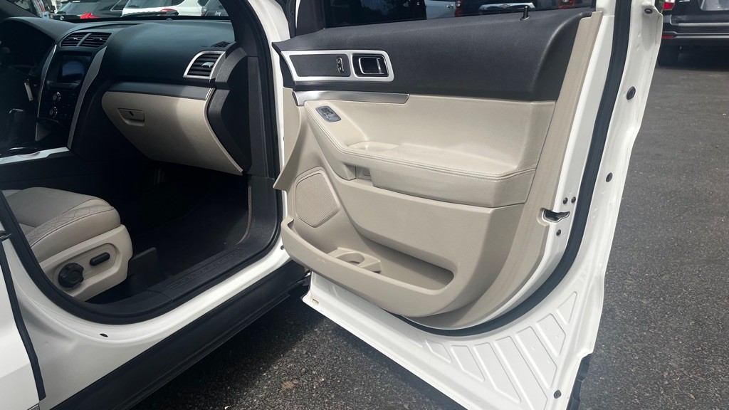 2011 Ford Explorer Image 30