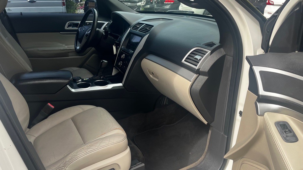 2011 Ford Explorer Image 31