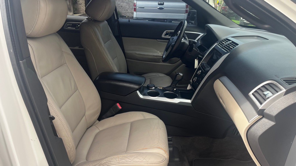 2011 Ford Explorer Image 32