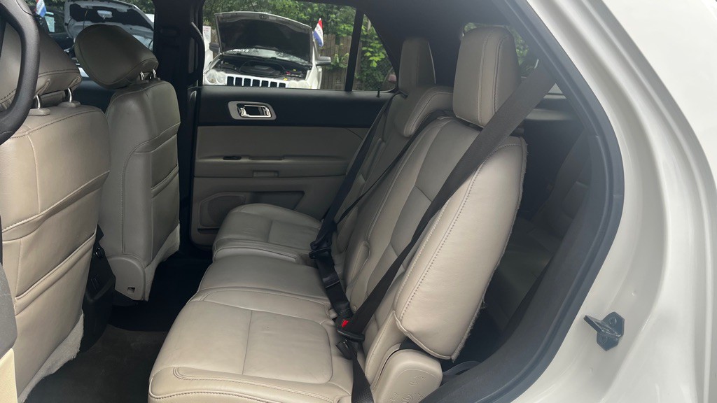 2011 Ford Explorer Image 38