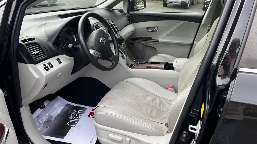 2010 Toyota Venza Image 28