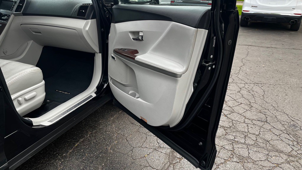 2010 Toyota Venza Image 33