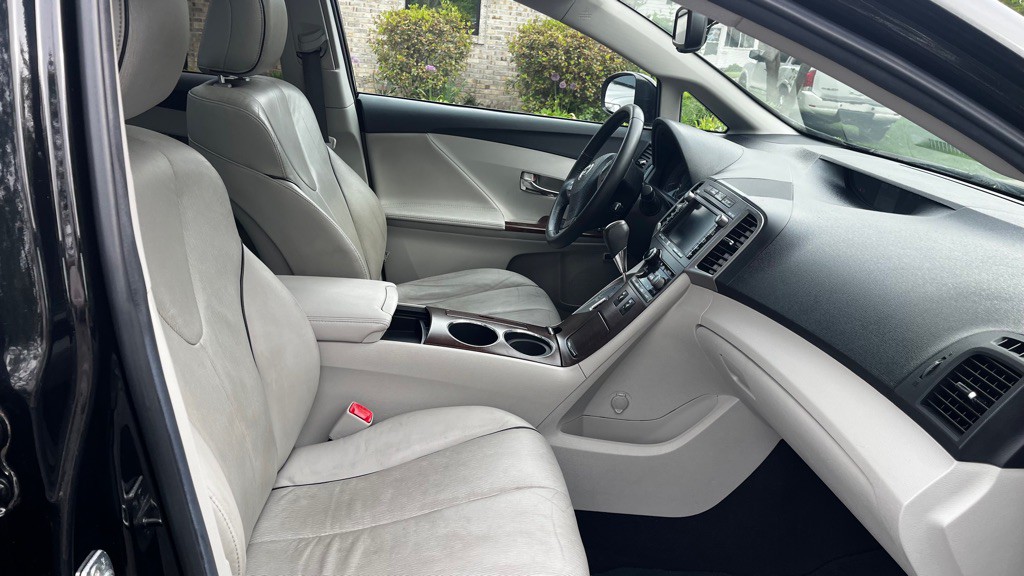 2010 Toyota Venza Image 35