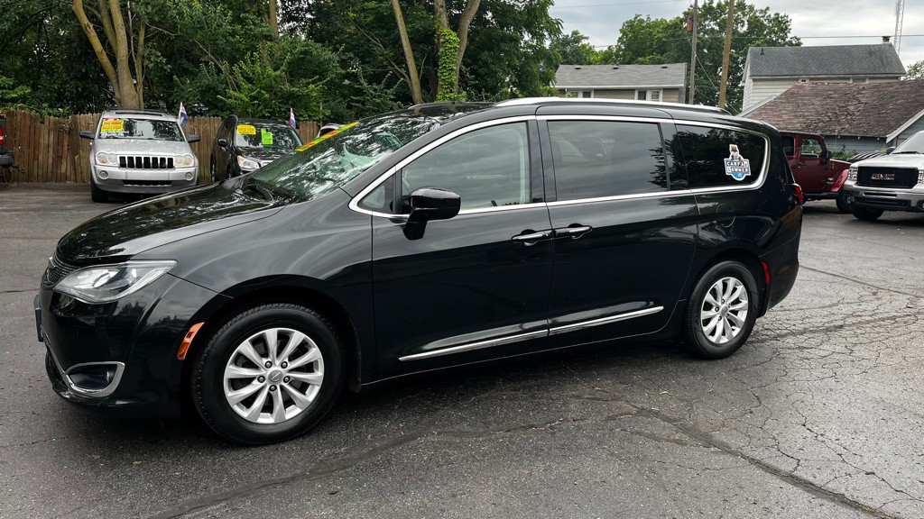 2019 Chrysler Pacifica Image 2