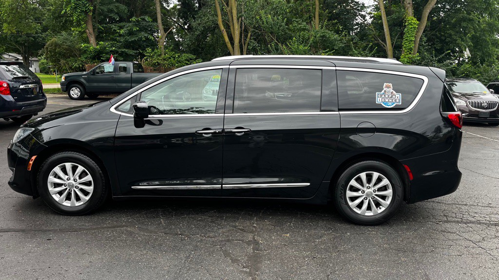 2019 Chrysler Pacifica Image 3