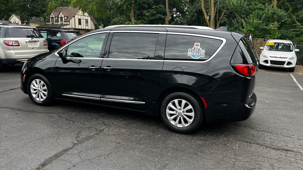 2019 Chrysler Pacifica Image 4