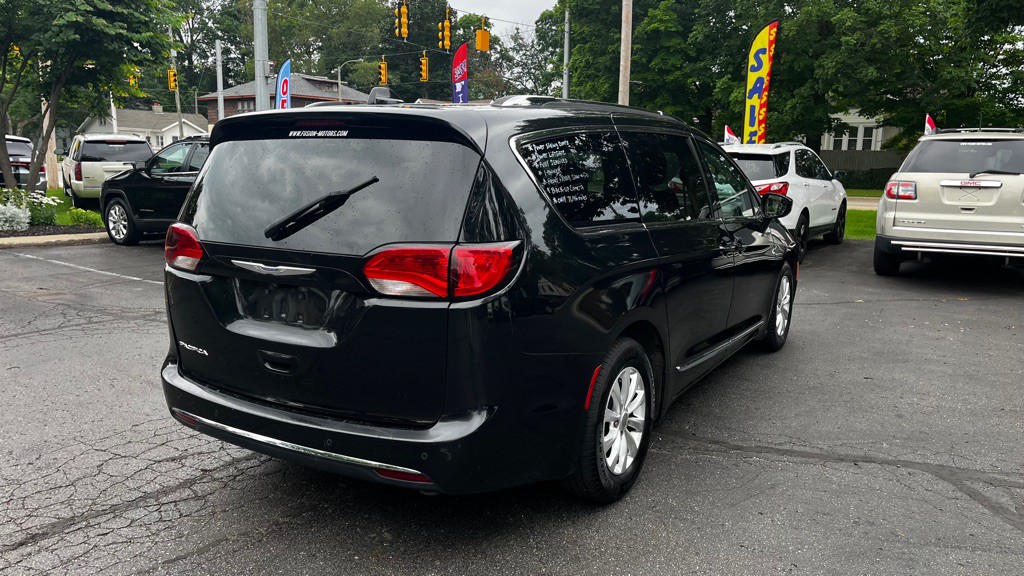 2019 Chrysler Pacifica Image 8
