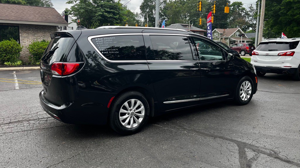2019 Chrysler Pacifica Image 9