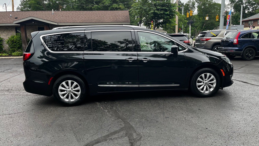 2019 Chrysler Pacifica Image 10
