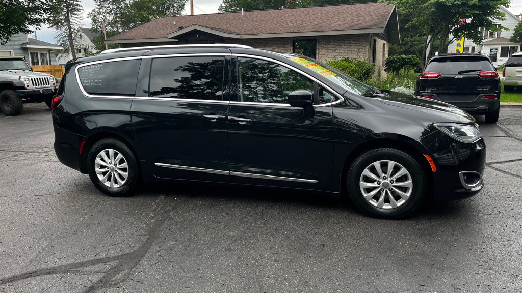 2019 Chrysler Pacifica Image 11