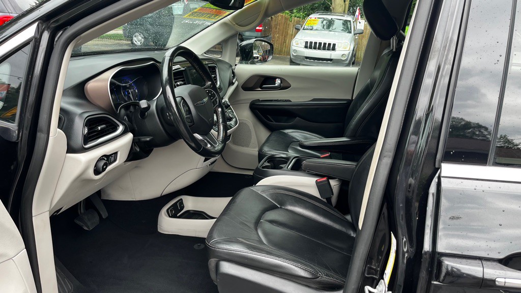 2019 Chrysler Pacifica Image 32