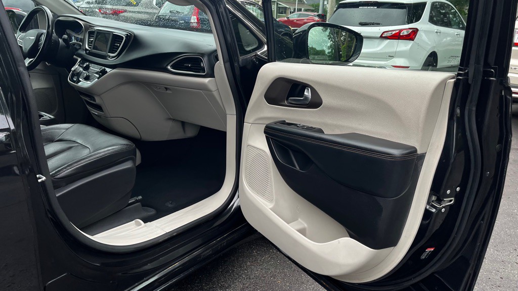 2019 Chrysler Pacifica Image 34