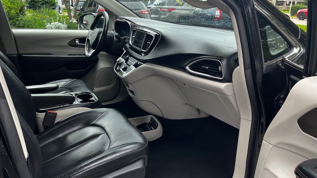 2019 Chrysler Pacifica Image 35