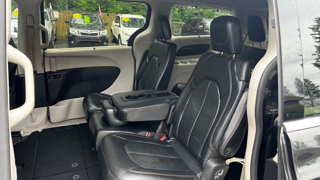 2019 Chrysler Pacifica Image 38