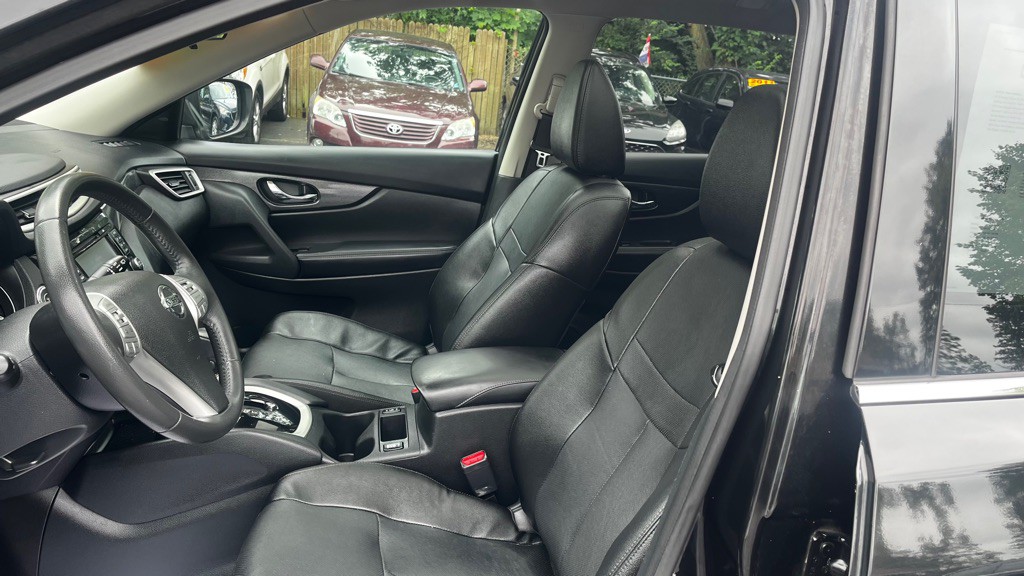 2016 Nissan Rogue Image 25