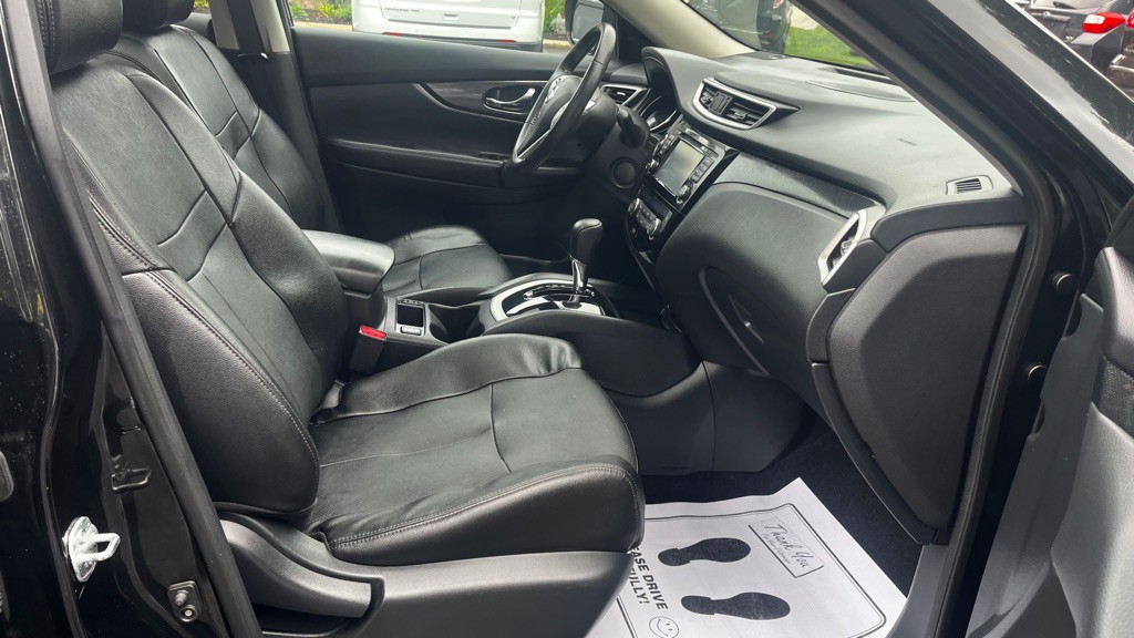 2016 Nissan Rogue Image 30