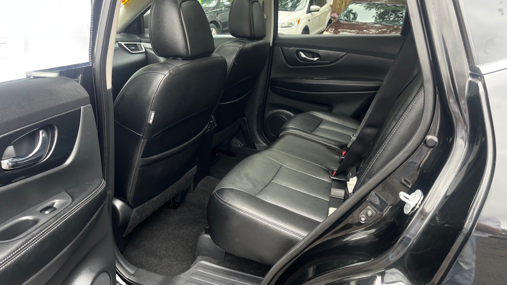 2016 Nissan Rogue Image 35