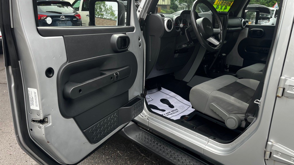 2010 Jeep Wrangler Unlimited Image 24