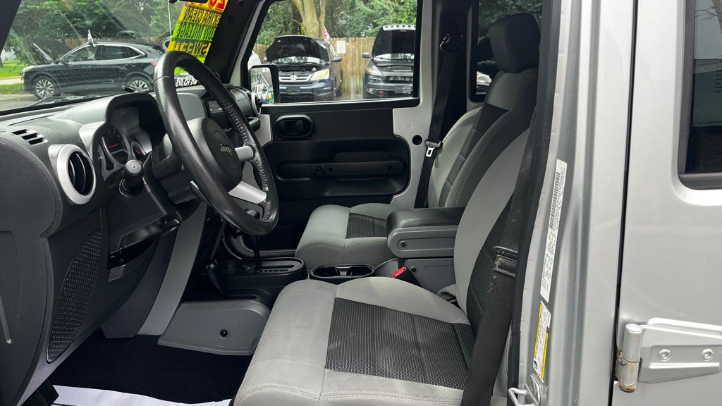 2010 Jeep Wrangler Unlimited Image 25