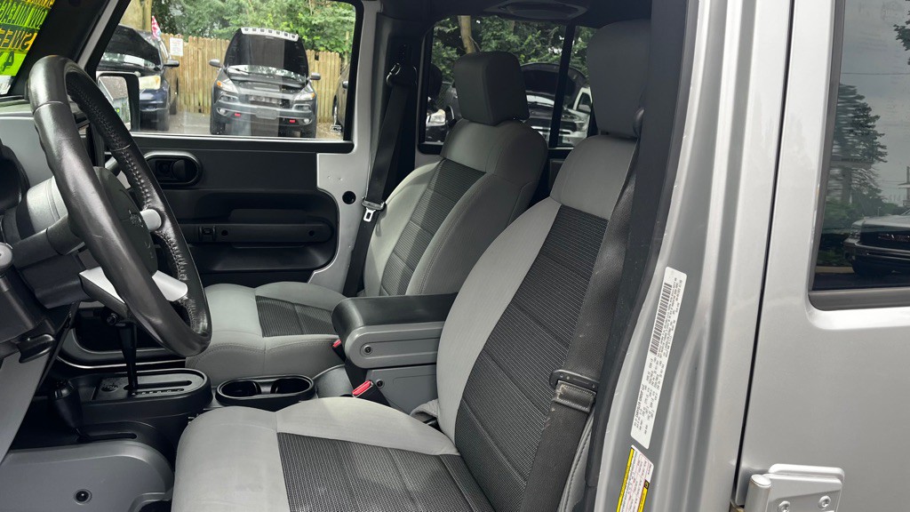 2010 Jeep Wrangler Unlimited Image 27