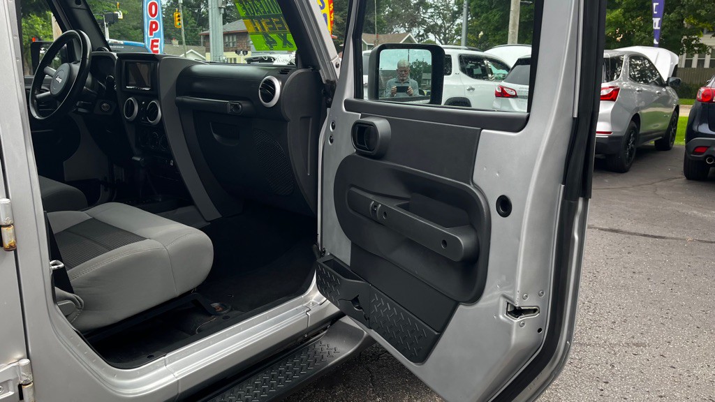 2010 Jeep Wrangler Unlimited Image 28