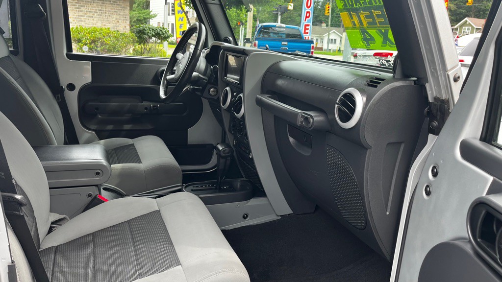 2010 Jeep Wrangler Unlimited Image 29