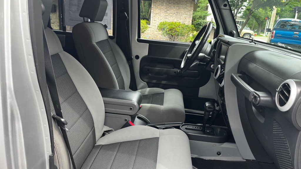 2010 Jeep Wrangler Unlimited Image 30