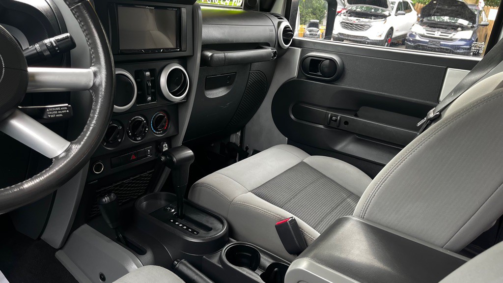 2010 Jeep Wrangler Unlimited Image 35