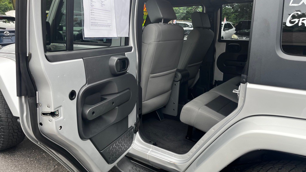 2010 Jeep Wrangler Unlimited Image 38