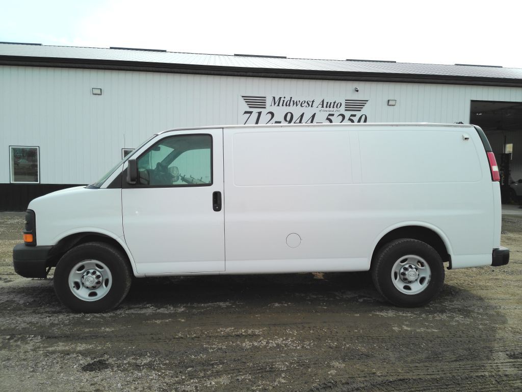 2015 Chevrolet Express Image 2