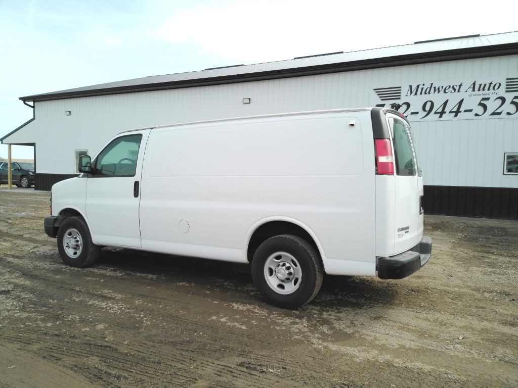 2015 Chevrolet Express Image 3