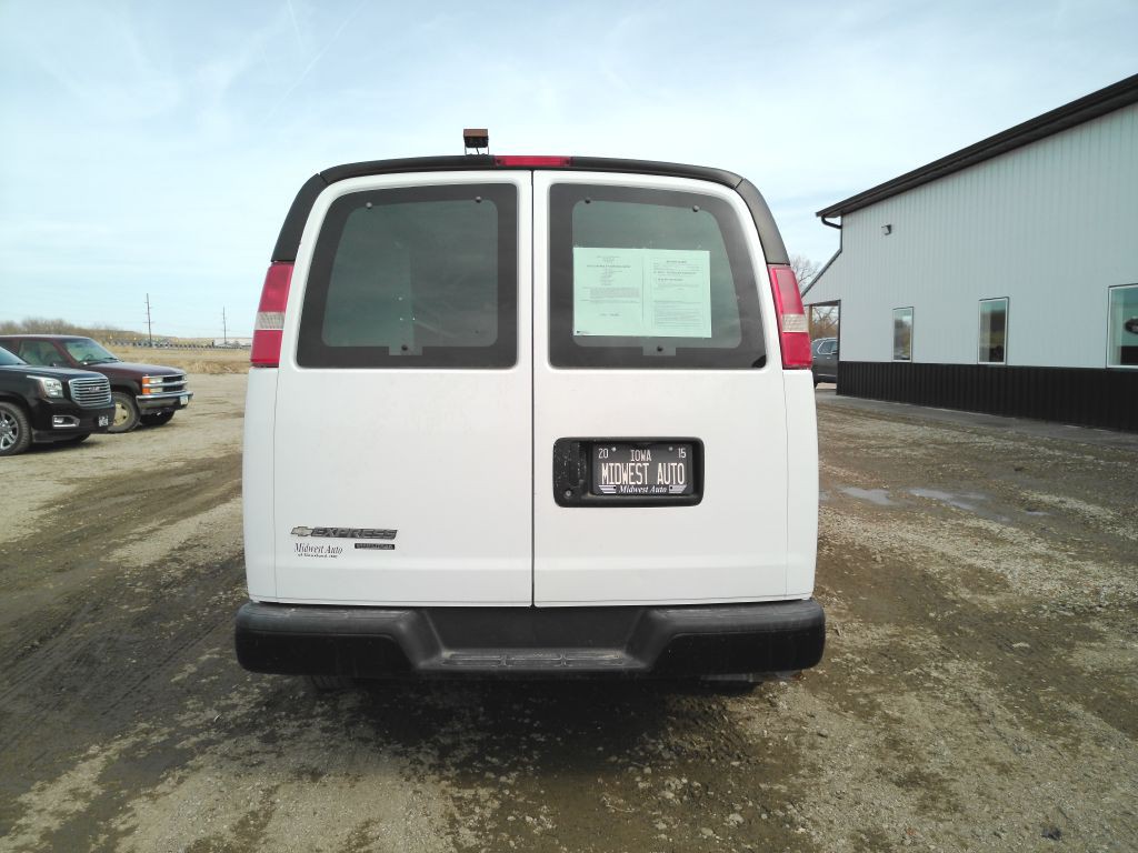 2015 Chevrolet Express Image 4