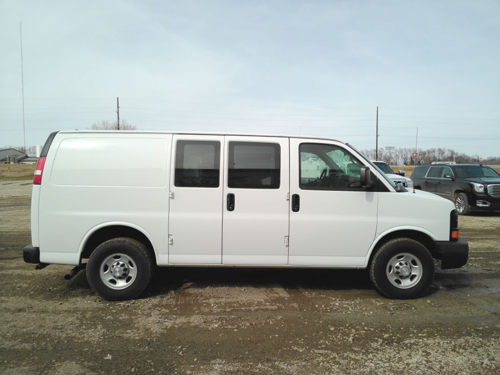 2015 Chevrolet Express Image 6