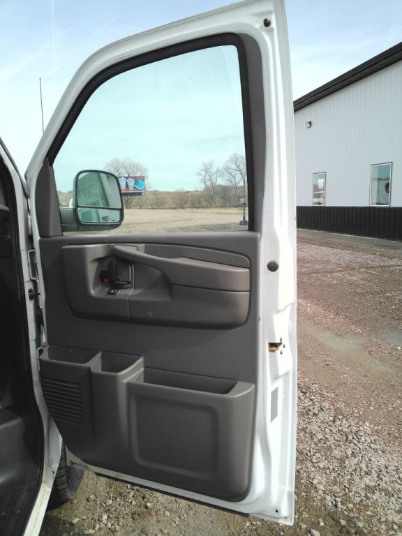 2015 Chevrolet Express Image 11