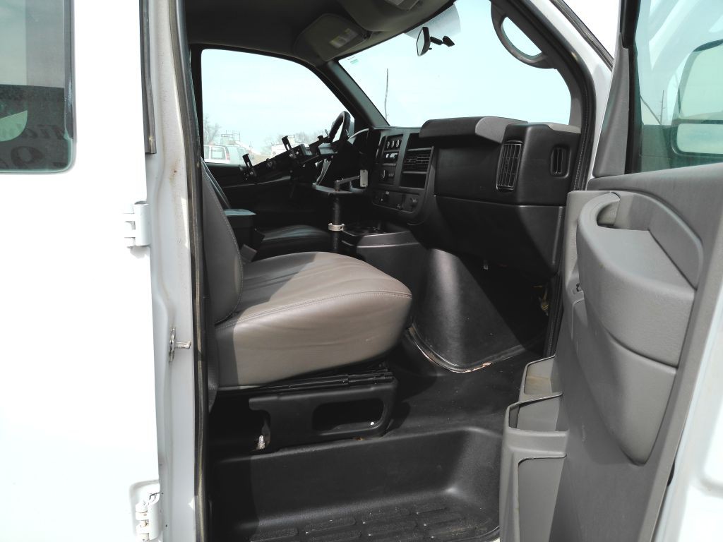 2015 Chevrolet Express Image 12