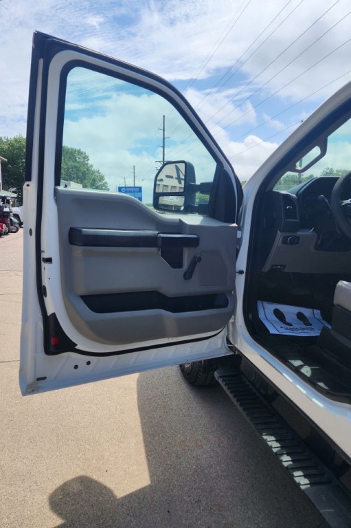 2017 Ford F-350 Image 9