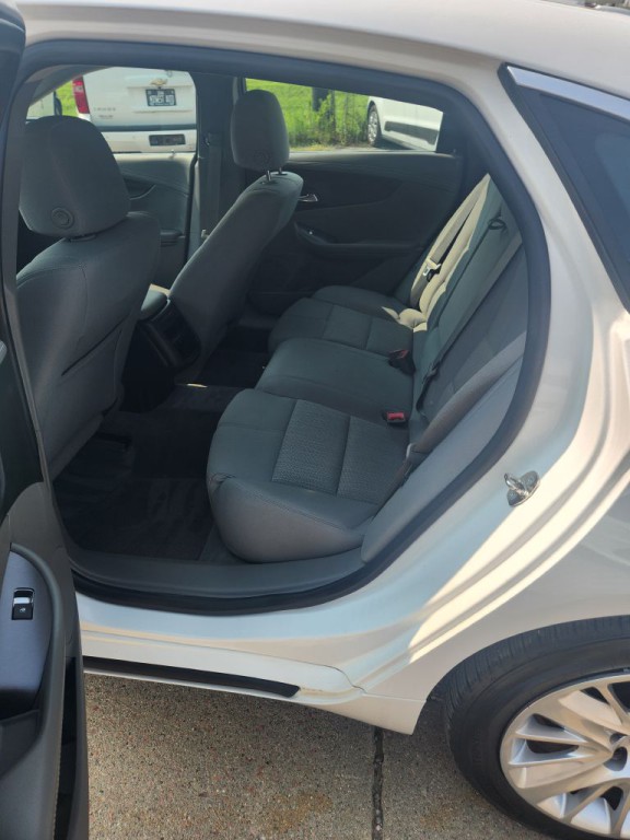 2015 Chevrolet Impala Image 12