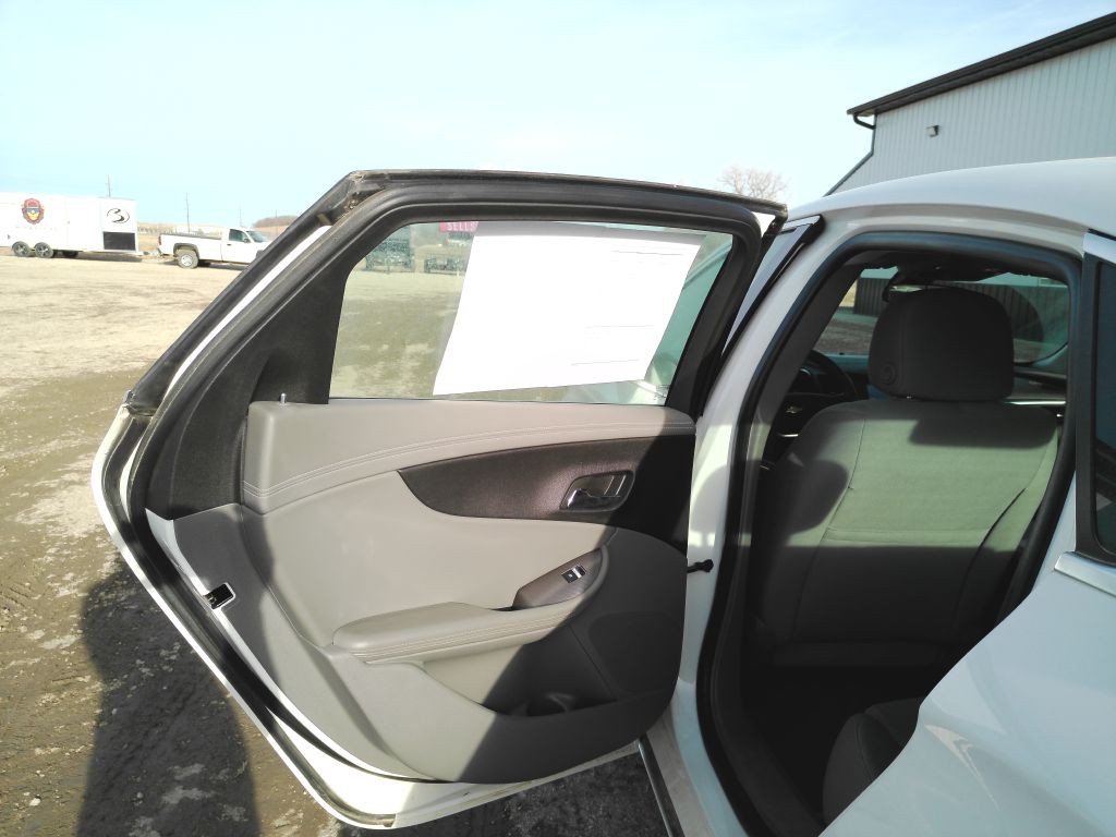 2015 Chevrolet Impala Image 11