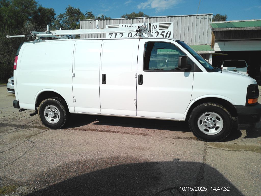 2017 Chevrolet Express Image 2