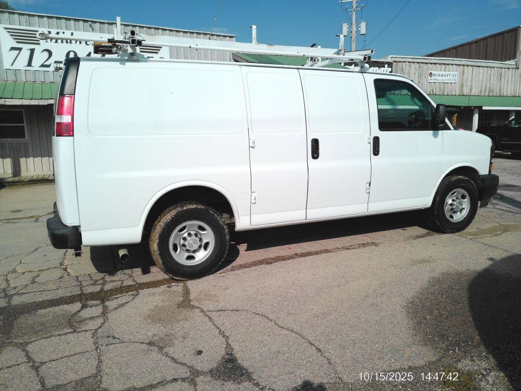 2017 Chevrolet Express Image 3