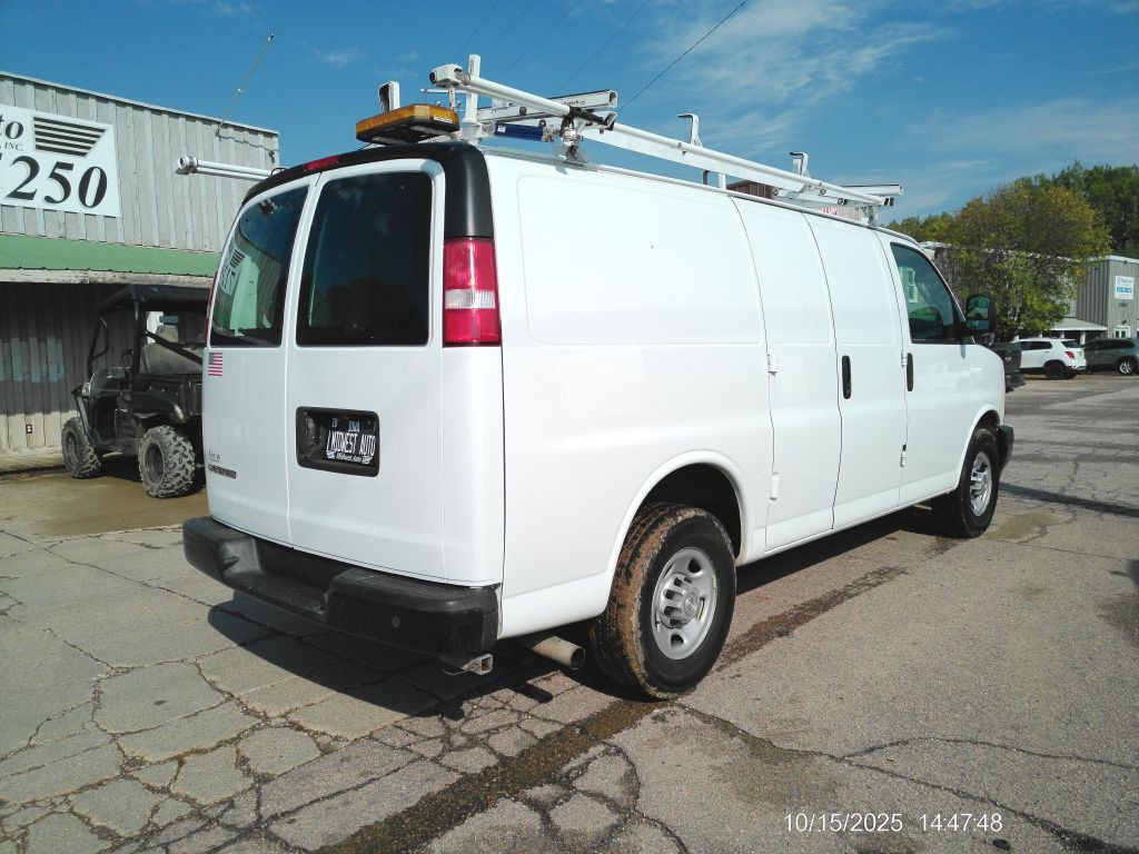 2017 Chevrolet Express Image 4