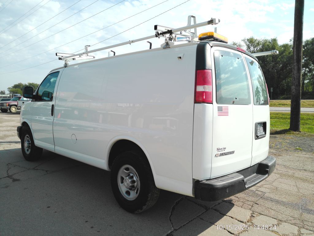 2017 Chevrolet Express Image 6