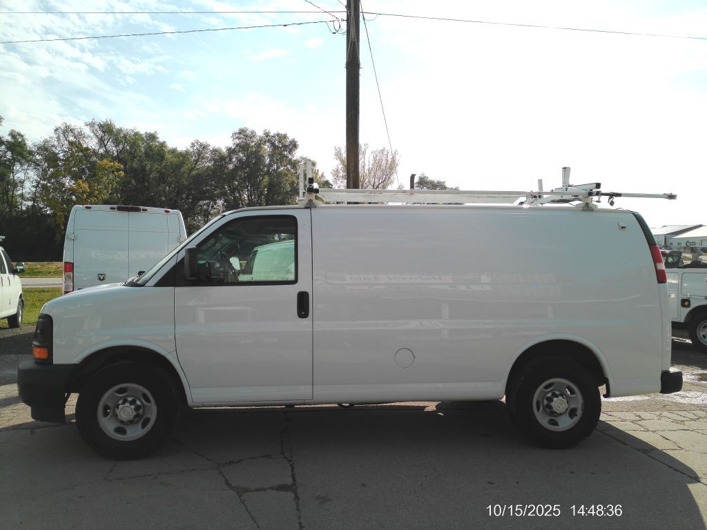 2017 Chevrolet Express Image 7
