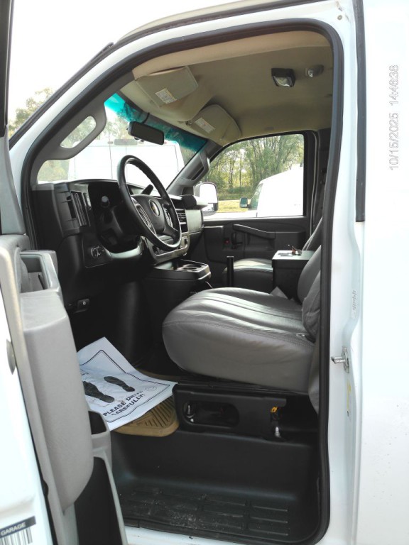 2017 Chevrolet Express Image 11