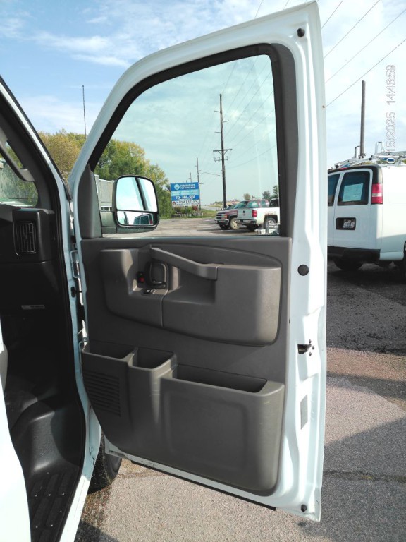 2017 Chevrolet Express Image 12